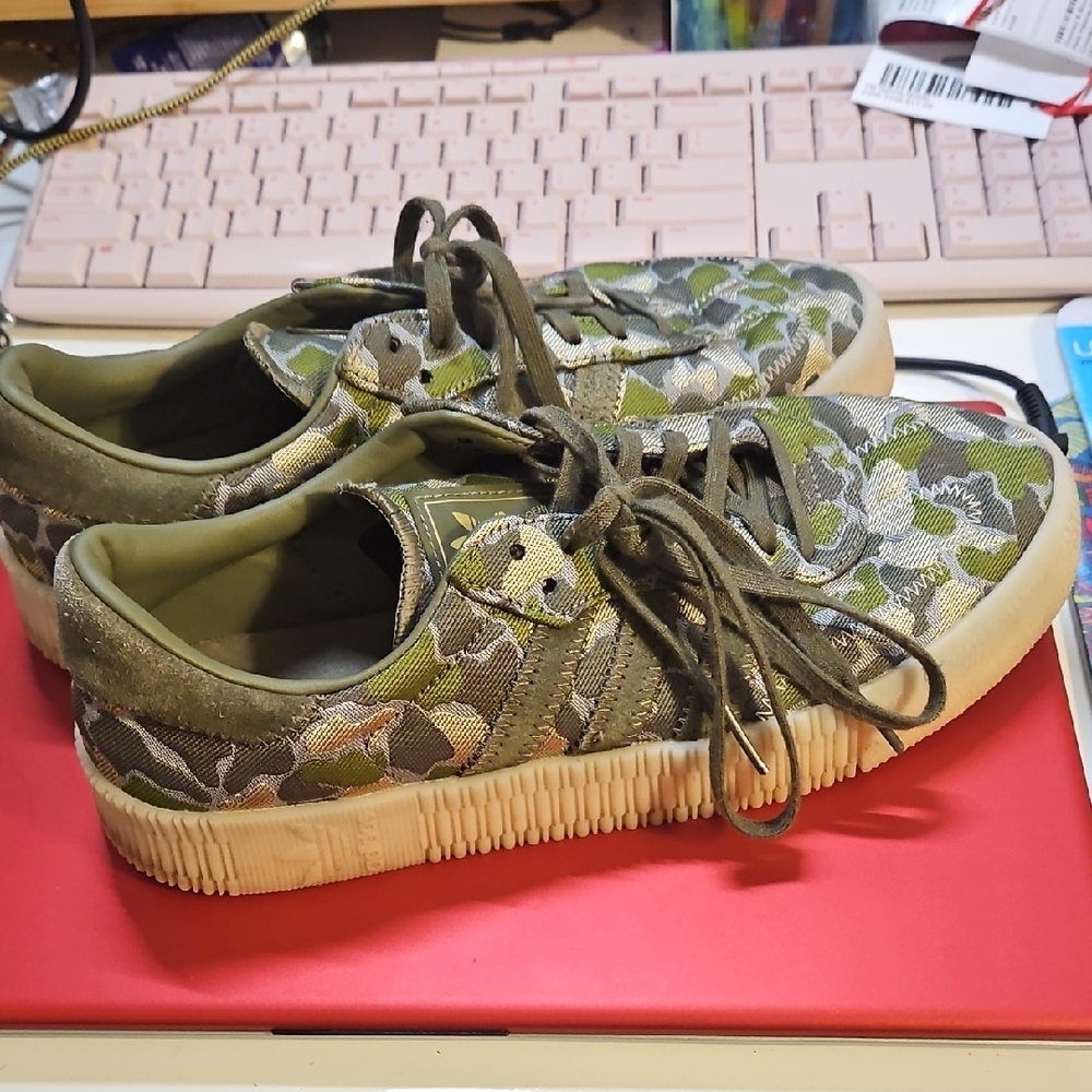 Adidas Women's Sambarose 'Olive Camo' sneakers Size 9.  EE-4677
